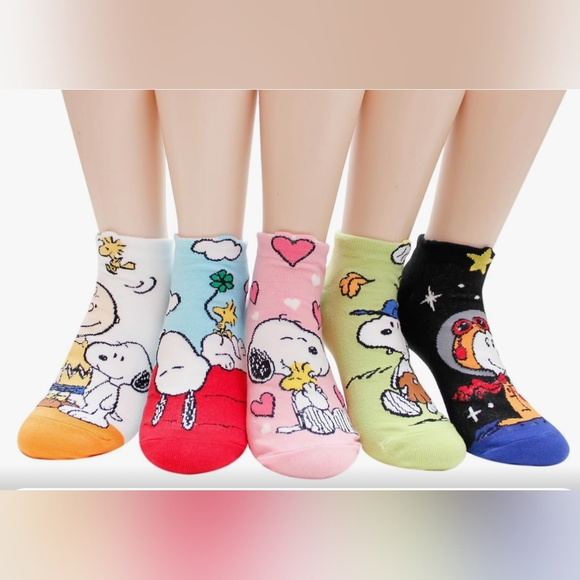 Accessories - 🥜Snoopy Character Socks Bundle of 4!